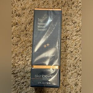 skinbetter science Trio Rebalancing Moisture Treatment - Navy & Rose Gold